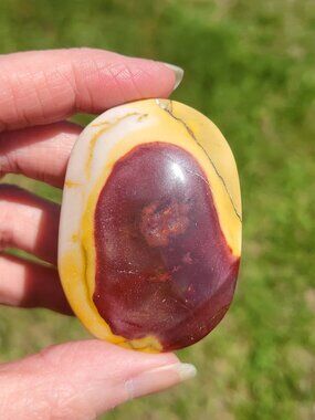 Mookaite Palm Stone (M106)